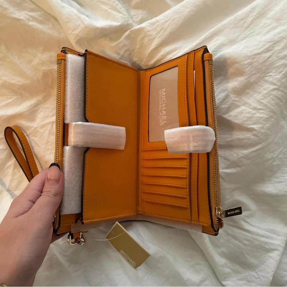 Michael Kors wallet Brand New!! - Picture 2 of 2